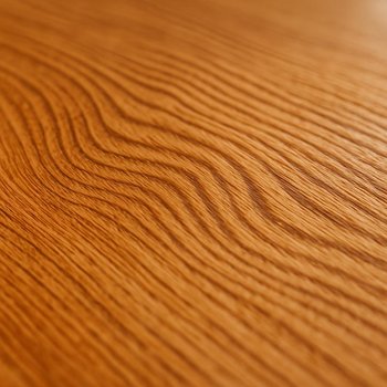 Yağlanmış taxta masa üstünün teksturasının yaxın plan görüntüsü