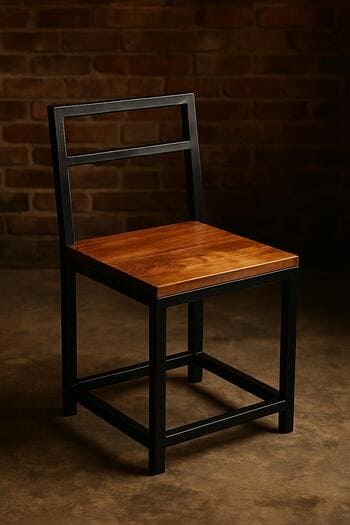 Qara metal karkaslı, isti tonlu ağac oturacaqlı loft stil kreslo